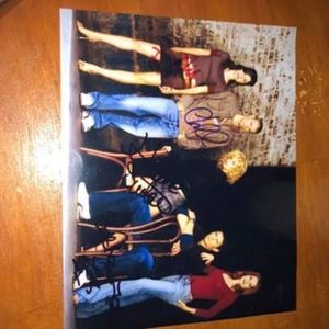 One tree hill original autographed by cast photo